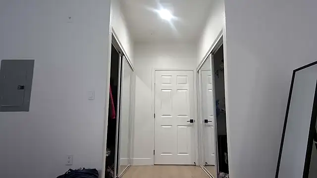 QueenLolaX online show from June 2026 05:45:02 AM