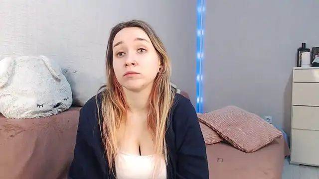 lovely hayley online show from February 2026 09:35:01 PM