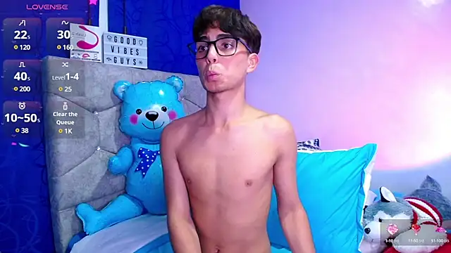 OwenBluee online show from December 2024 11:57:01 PM