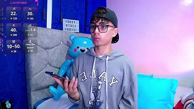 OwenBluee online show from December 2024 12:00:01 AM