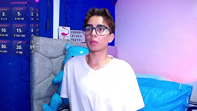 OwenBluee online show from January 2025 06:33:01 AM