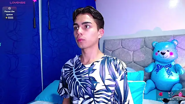 OwenBluee online show from February 2025 04:57:01 AM