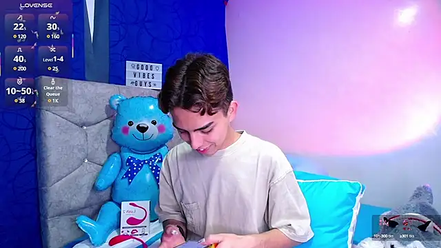 OwenBluee online show from March 2025 05:52:02 AM