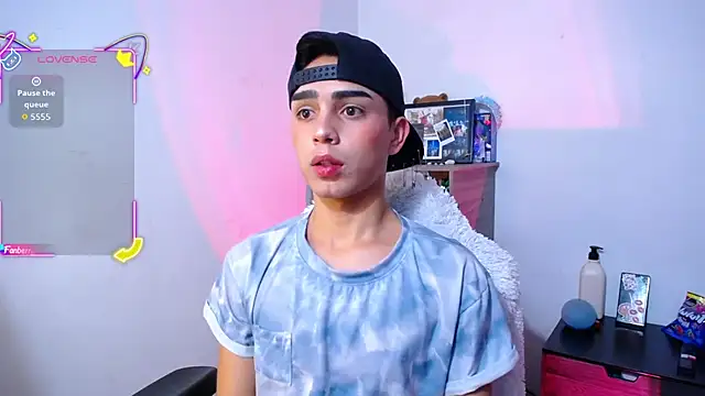 OwenBluee online show from November 2025 11:03:01 AM