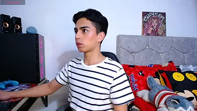 OwenBluee online show from December 2025 06:30:02 AM