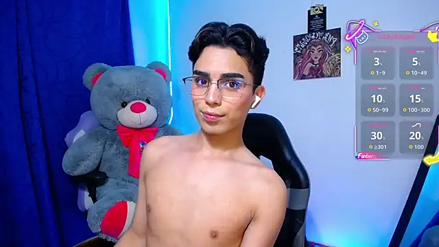 Snapshot of OwenBluee chatting on June 2026 06:24:02 AM OwenBluee online show from June 2026 06:24:02 AM