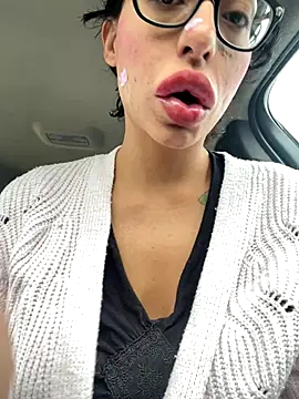 Snapshot of myloveforyouu chatting on November 2025 03:25:01 PM myloveforyouu online show from November 2025 03:25:01 PM