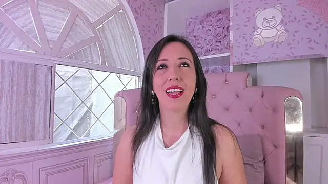Snapshot of Bonnie__milf chatting on September 2025 12:06:01 PM Bonnie milf online show from September 2025 12:06:01 PM
