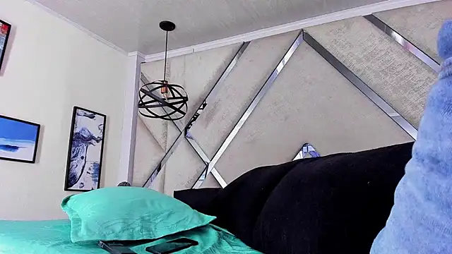 Damian09  online show from November 2025 10:48:01 PM