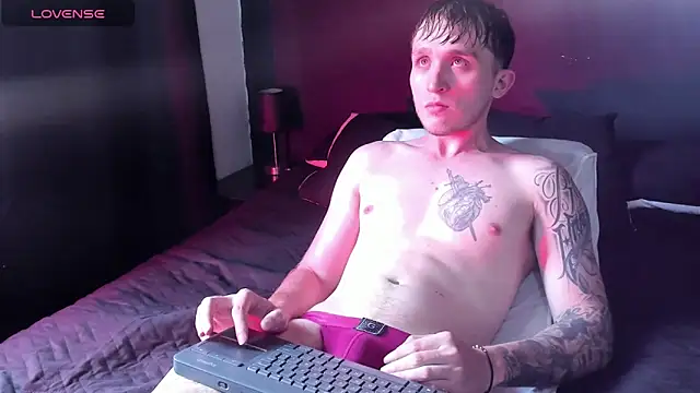 Dylanwhite23  online show from December 2025 05:06:02 PM