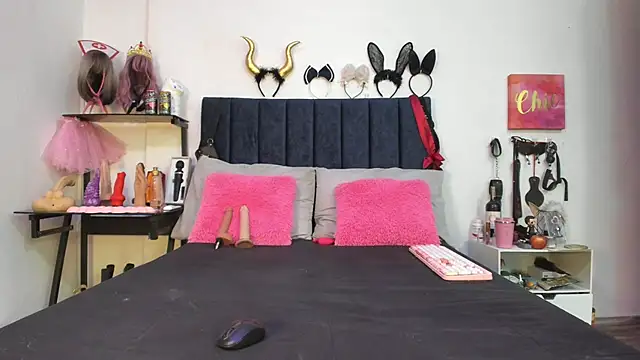 emmily giraldo online show from February 2026 12:23:01 PM