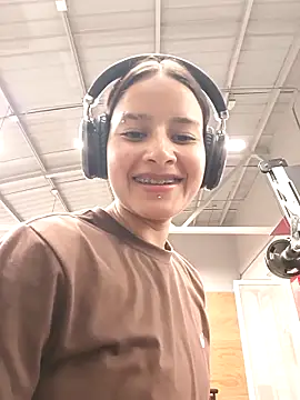 Snapshot of _vaness chatting on December 2024 06:15:01 AM  vaness online show from December 2024 06:15:01 AM