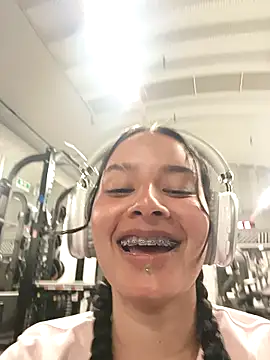 Snapshot of _vaness chatting on December 2024 05:26:01 AM  vaness online show from December 2024 05:26:01 AM