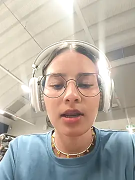 Snapshot of _vaness chatting on January 2025 05:40:02 AM  vaness online show from January 2025 05:40:02 AM