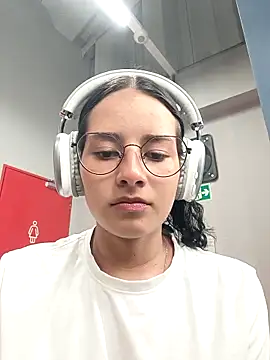 Snapshot of _vaness chatting on March 2025 05:32:01 AM  vaness online show from March 2025 05:32:01 AM