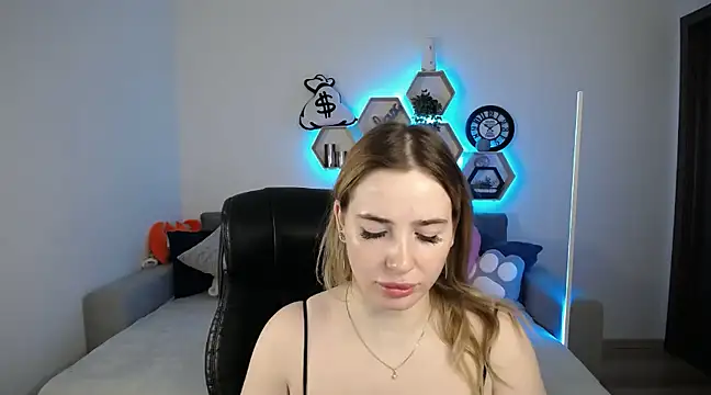 SabrinViolet online show from February 2025 09:10:01 AM