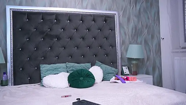 AnneHove online show from December 2024 06:17:01 PM