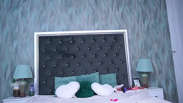 AnneHove online show from December 2024 05:09:01 PM