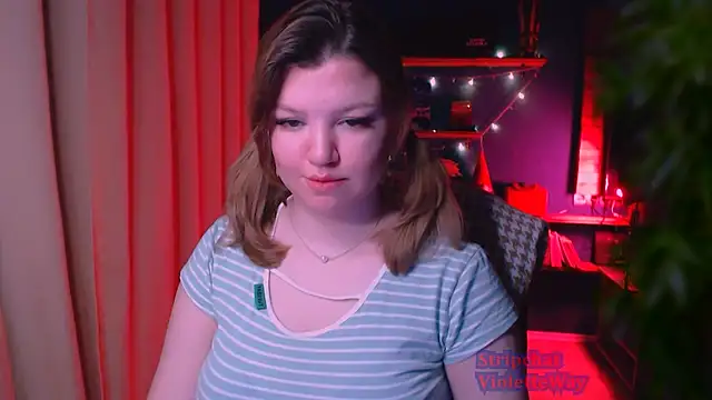 Snapshot of VioletteWay chatting on February 2025 03:58:01 PM VioletteWay online show from February 2025 03:58:01 PM