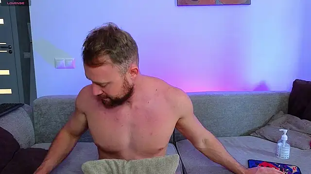 Snapshot of MaxMia chatting on December 2024 08:28:01 AM MaxMia online show from December 2024 08:28:01 AM