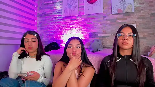 Snapshot of Violet_spencer chatting on December 2024 08:18:01 PM Violet spencer online show from December 2024 08:18:01 PM