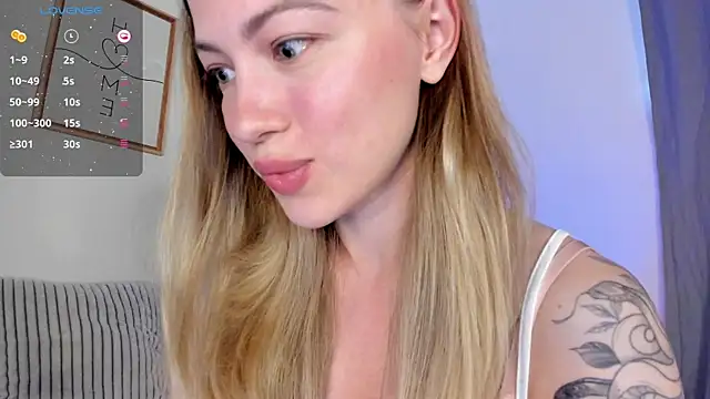 Snapshot of damn_cutie chatting on July 2026 02:10:02 PM damn cutie online show from July 2026 02:10:02 PM