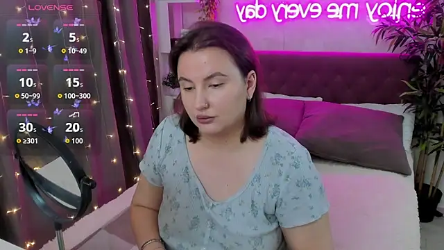 FeralPeach online show from October 2025 05:06:01 AM