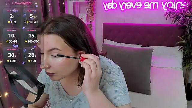 FeralPeach online show from October 2025 05:04:02 AM