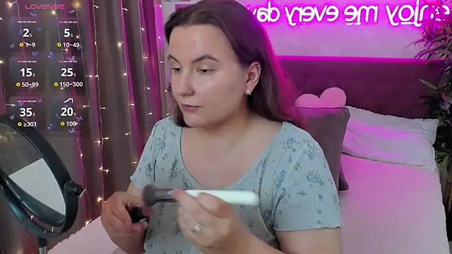 Snapshot of FeralPeach chatting on July 2026 05:54:02 AM FeralPeach online show from July 2026 05:54:02 AM