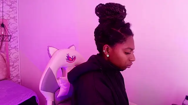 Queen perla  online show from November 2025 12:27:01 PM