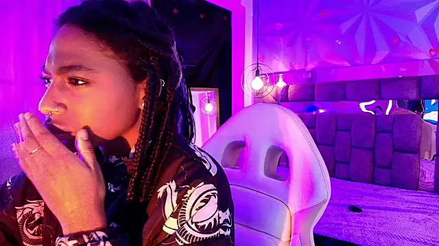 Queen perla  online show from February 2026 01:07:02 AM