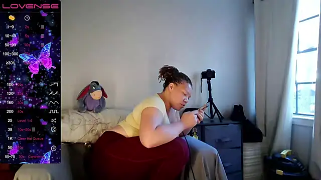 Snapshot of Milfshakecafe chatting on October 2025 02:35:02 PM Milfshakecafe online show from October 2025 02:35:02 PM