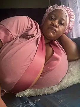 Chubbykarisma27 online show from February 2026 01:41:01 PM