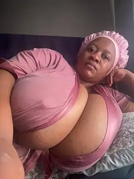 Chubbykarisma27 online show from March 2026 02:13:01 PM