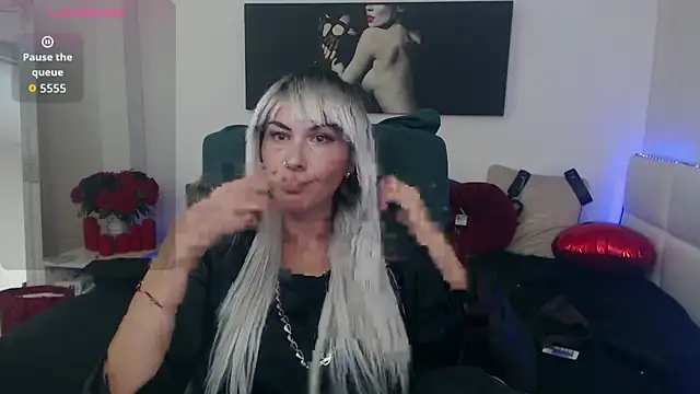 EvelynQueenn online show from September 2025 04:18:02 AM
