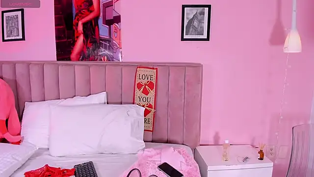 Snapshot of RolyLoren chatting on February 2025 07:02:01 PM RolyLoren online show from February 2025 07:02:01 PM