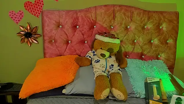 blue violette  online show from November 2025 06:43:01 PM