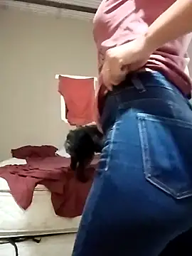 Michellluxo online show from April 2026 03:17:02 PM