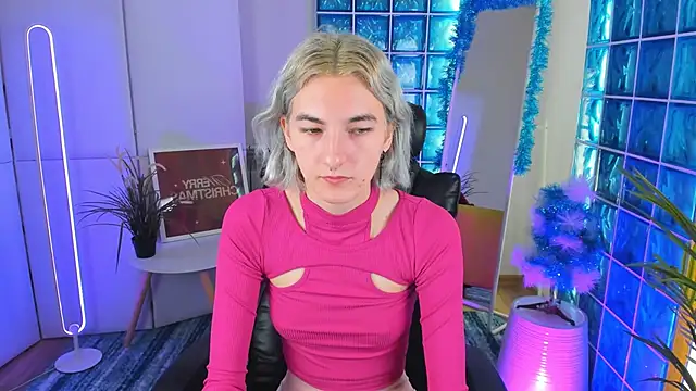 Snapshot of Mia_Cheers chatting on December 2024 01:54:02 PM Mia Cheers online show from December 2024 01:54:02 PM