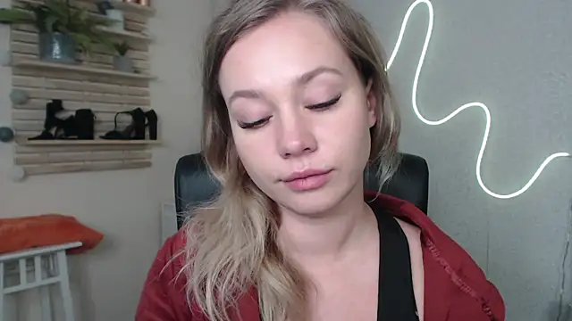Snapshot of holly_xglam chatting on December 2024 08:34:01 AM holly xglam online show from December 2024 08:34:01 AM