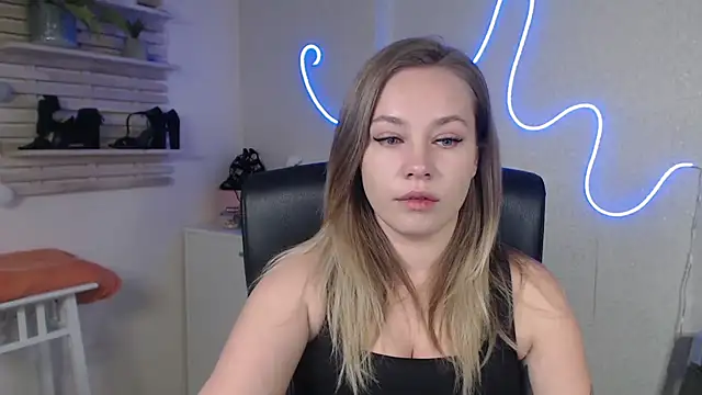 Snapshot of holly_xglam chatting on December 2024 08:18:01 PM holly xglam online show from December 2024 08:18:01 PM