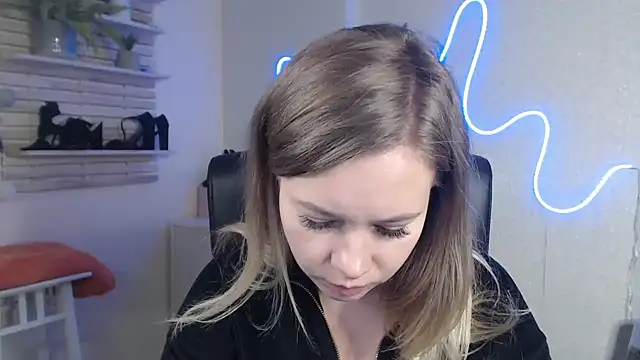 Snapshot of holly_xglam chatting on December 2024 10:40:01 AM holly xglam online show from December 2024 10:40:01 AM