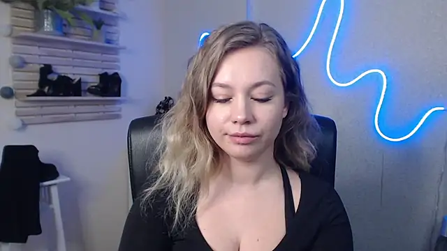 Snapshot of holly_xglam chatting on January 2025 07:42:01 AM holly xglam online show from January 2025 07:42:01 AM
