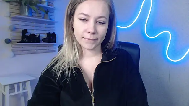 Snapshot of holly_xglam chatting on January 2025 04:23:01 AM holly xglam online show from January 2025 04:23:01 AM