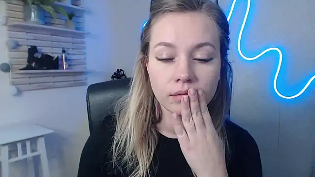 Snapshot of holly_xglam chatting on January 2025 09:16:02 AM holly xglam online show from January 2025 09:16:02 AM