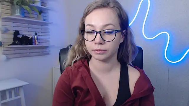 Snapshot of holly_xglam chatting on January 2025 06:27:02 AM holly xglam online show from January 2025 06:27:02 AM