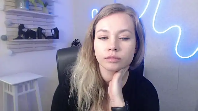 Snapshot of holly_xglam chatting on January 2025 10:17:01 AM holly xglam online show from January 2025 10:17:01 AM