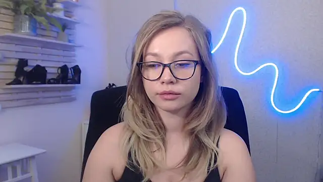 Snapshot of holly_xglam chatting on January 2025 06:20:02 AM holly xglam online show from January 2025 06:20:02 AM