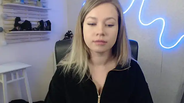 Snapshot of holly_xglam chatting on January 2025 06:24:02 AM holly xglam online show from January 2025 06:24:02 AM