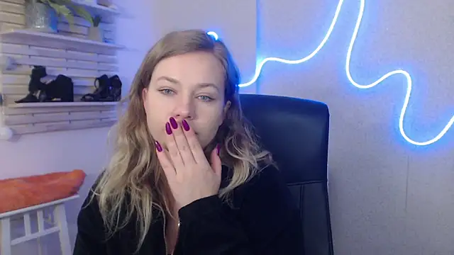 Snapshot of holly_xglam chatting on February 2025 04:27:01 AM holly xglam online show from February 2025 04:27:01 AM